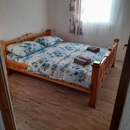 Smjestaj Na Selu Dzebic - Pecka